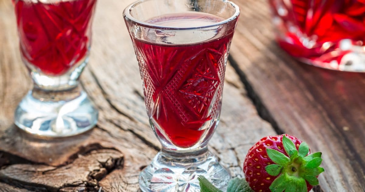 Liqueur de fraises de plougastel